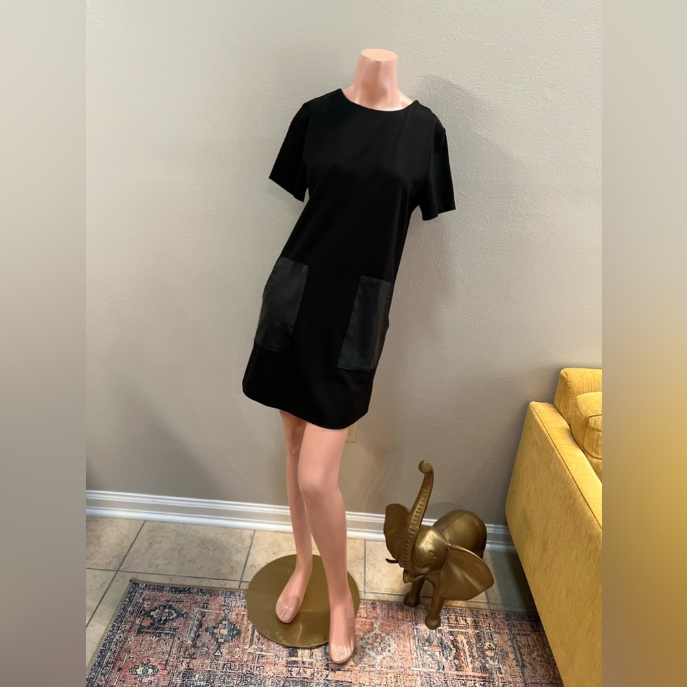 LIKE NEW Lumiere mod black shift dress with leatherette pockets! 0008